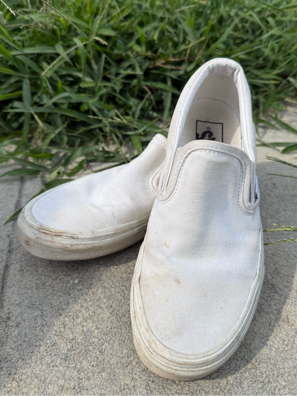 Vans Classic Slip-On True White Sneaker Women’s Size 6, men’s size 3.5